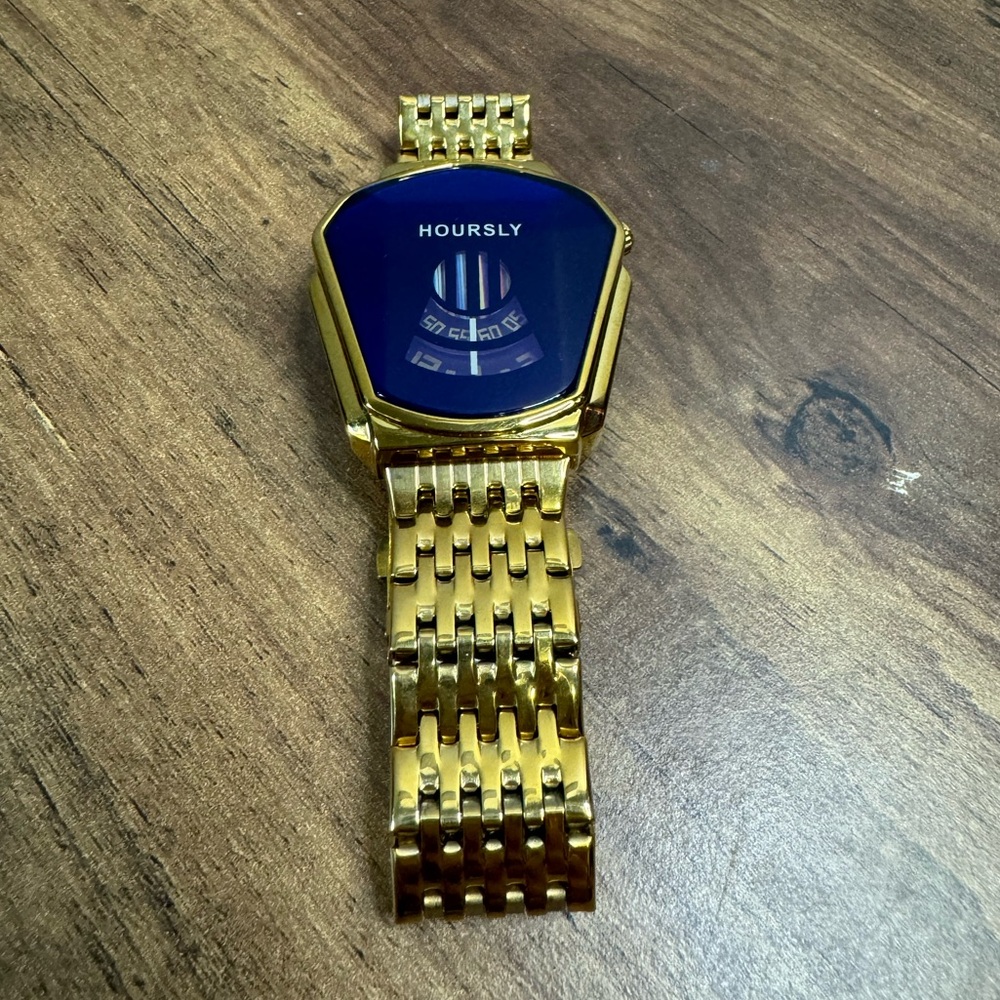 HOURSLY gold water resistant watch🌊